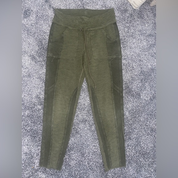 Free People FP Movement Jogger French Terry Crop Pants 2 Tones Olive Women Sz M - Picture 9 of 9